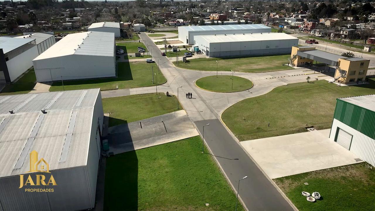 Foto de ALQUILER Y VENTA NAVE INDUSTRIAL 2400m² - POLO MADERERO - Hudson, imagen 4