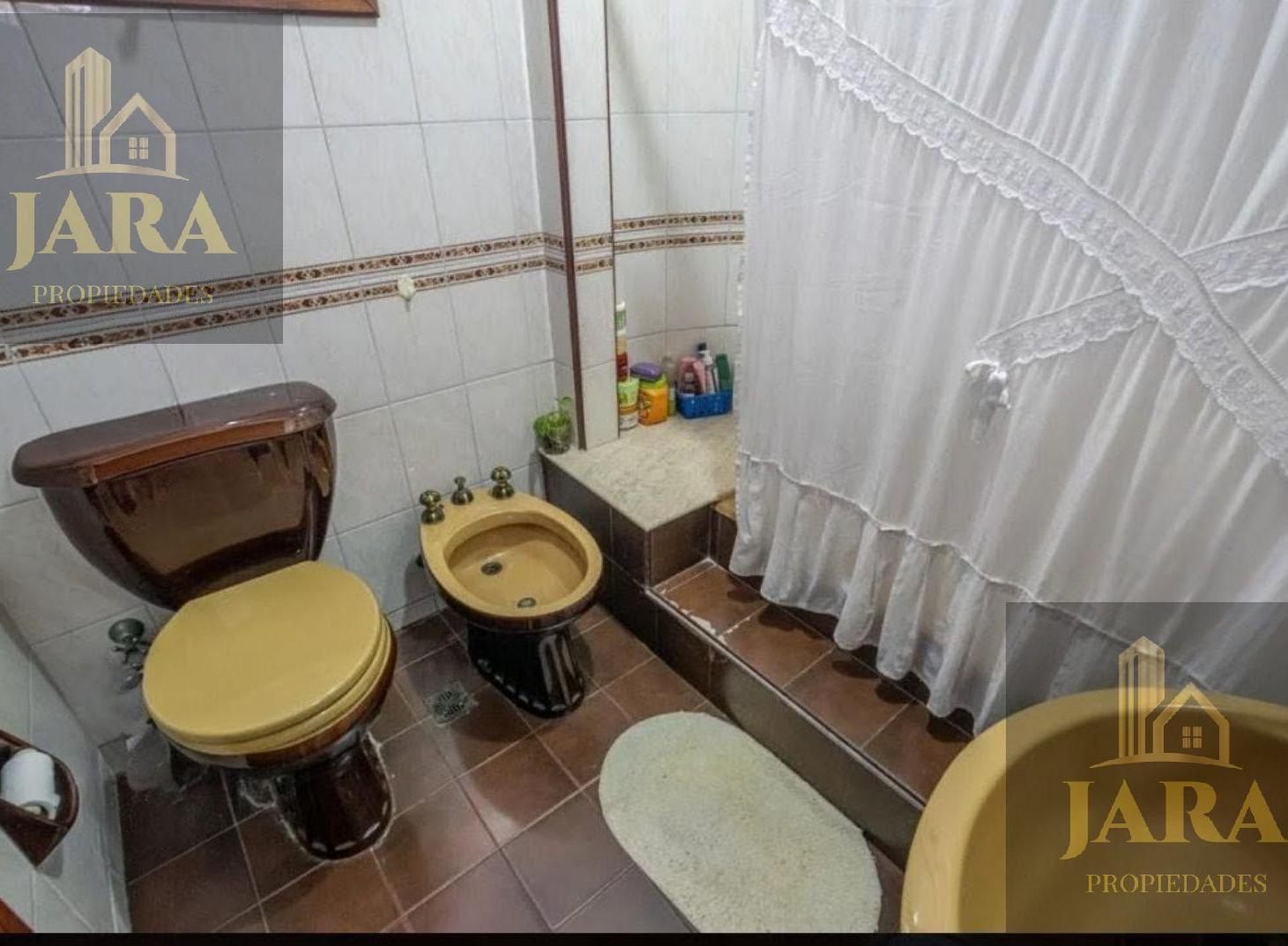 Foto de casa 2 dormitorios patio y garage con local Bernal oportunidad, imagen 5