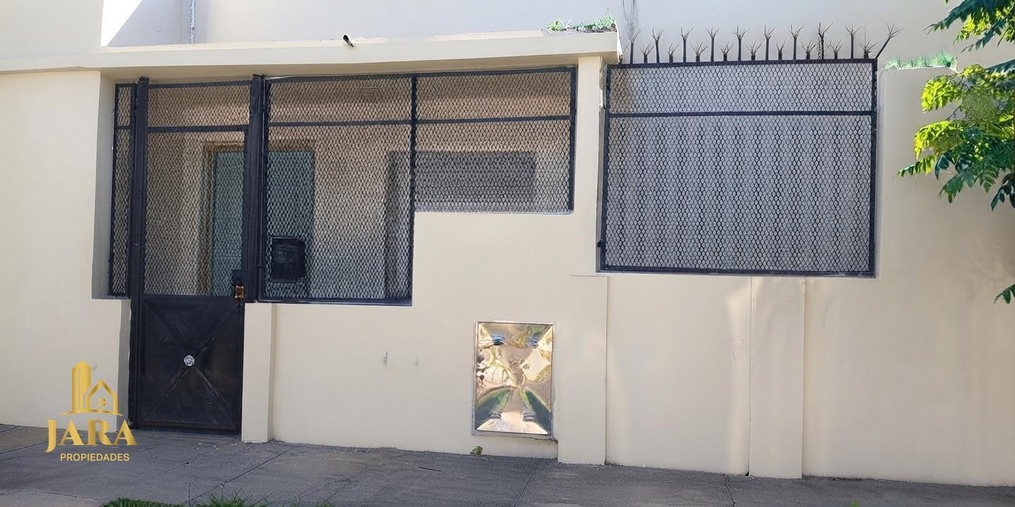 Foto de Venta Casa 3 ambientes con fondo , Ezpeleta, imagen 2