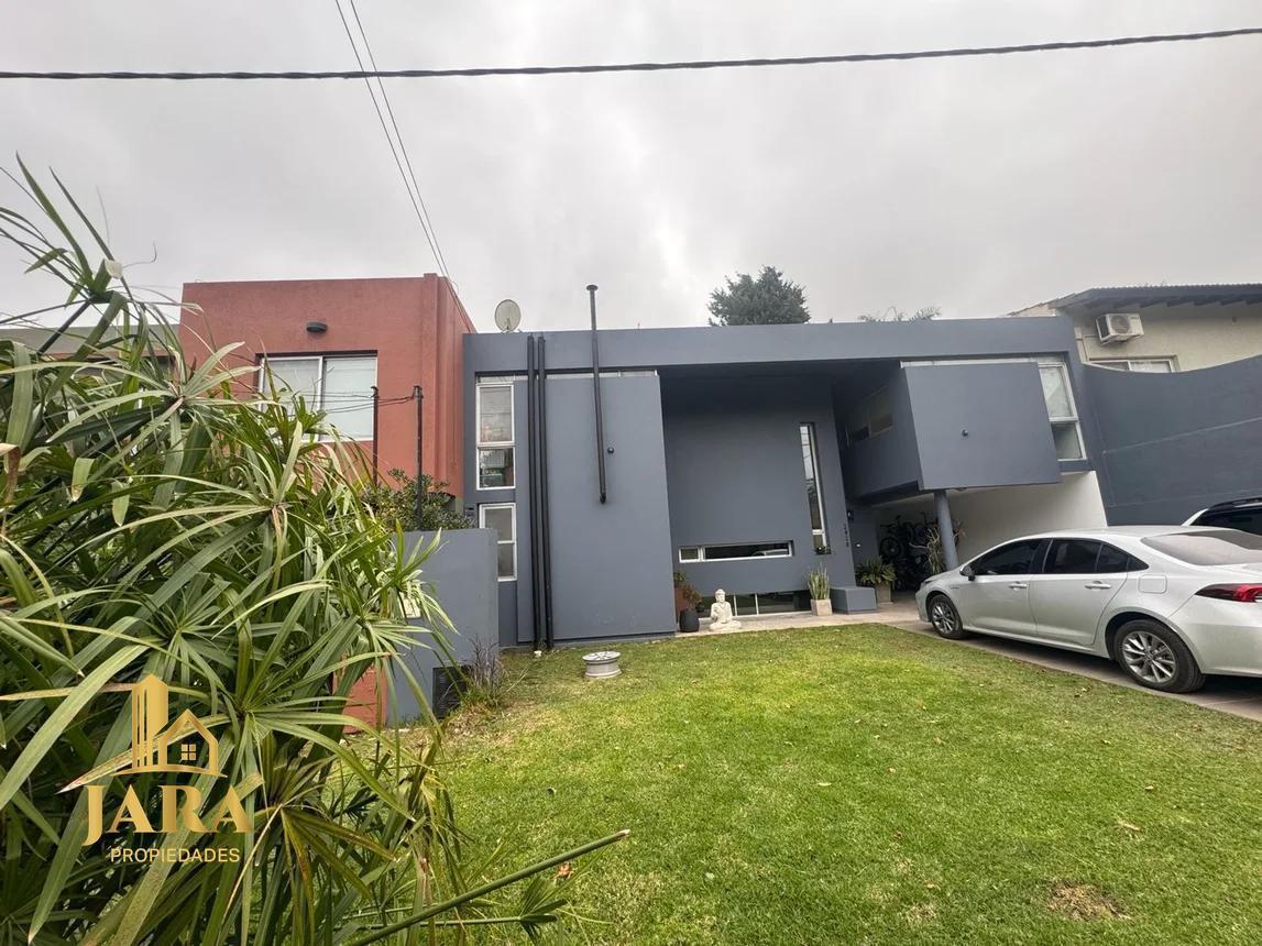 Foto de VENTA CASA 4 AMB CON PILETA EL CARMENCITO, imagen 1