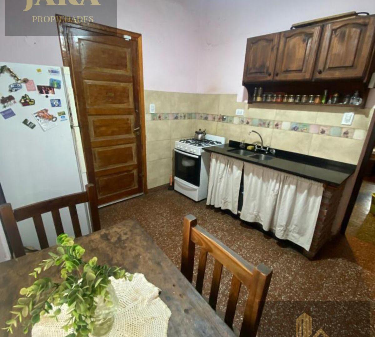 Foto de Venta Casa ezpeleta con pileta y parque apto crédito, imagen 3