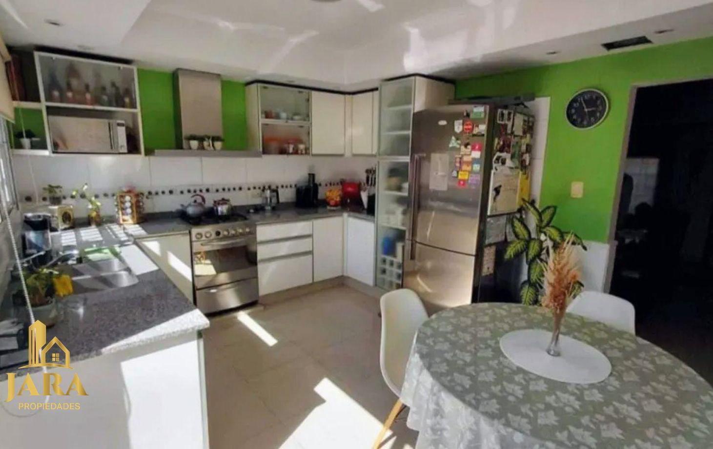Foto de Venta casa Quilmes gran patio y garage, imagen 3
