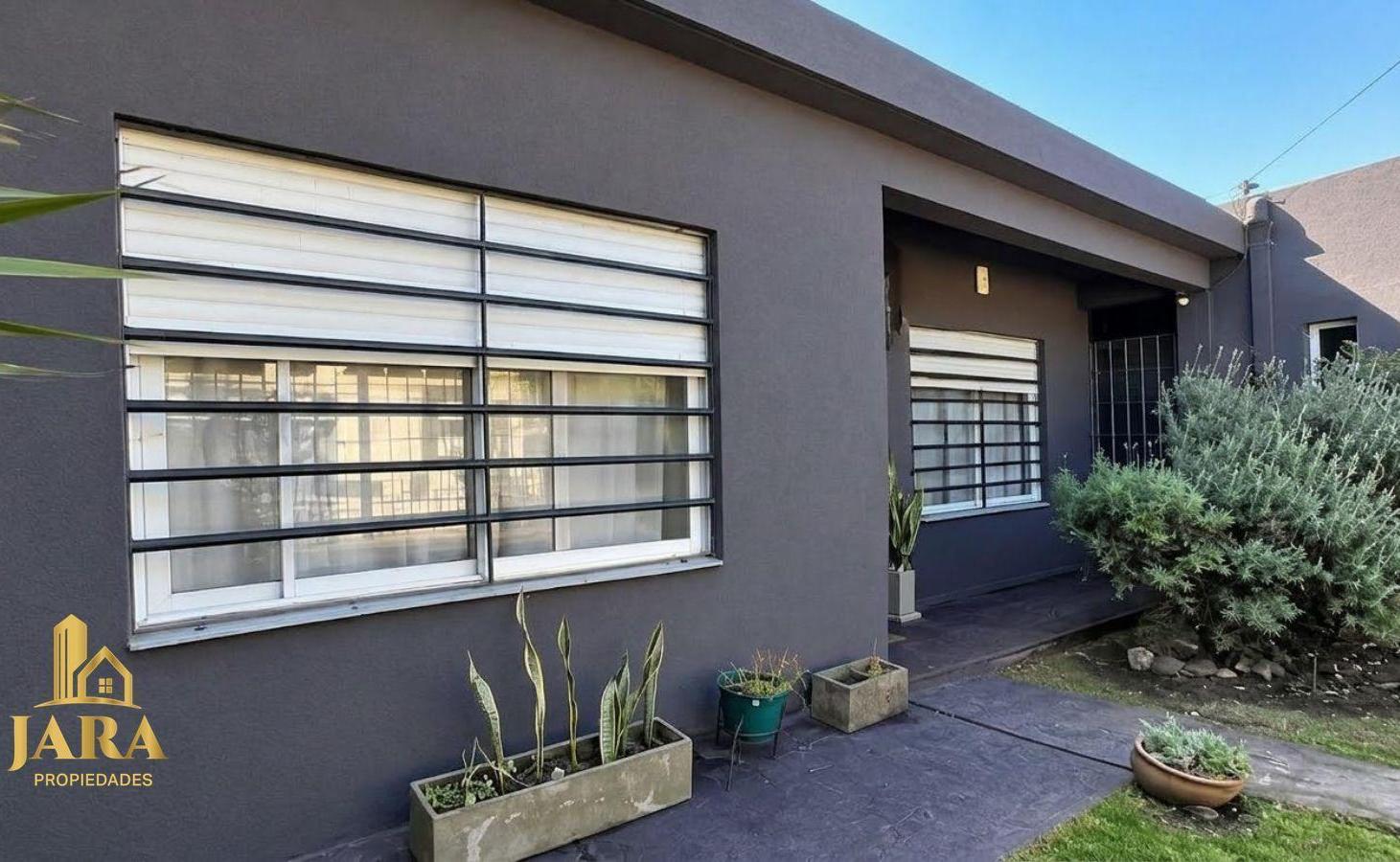 Foto de Venta casa Quilmes gran patio y garage, imagen 1