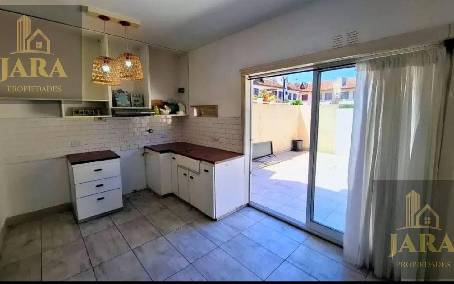 Foto de Casa venta Quilmes duplex con piscina financiación, imagen 1