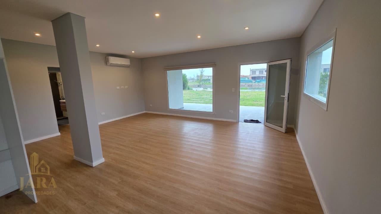 Foto de VENTA CASA 6 AMB A LA LAGUNA MAGALLANES, imagen 4