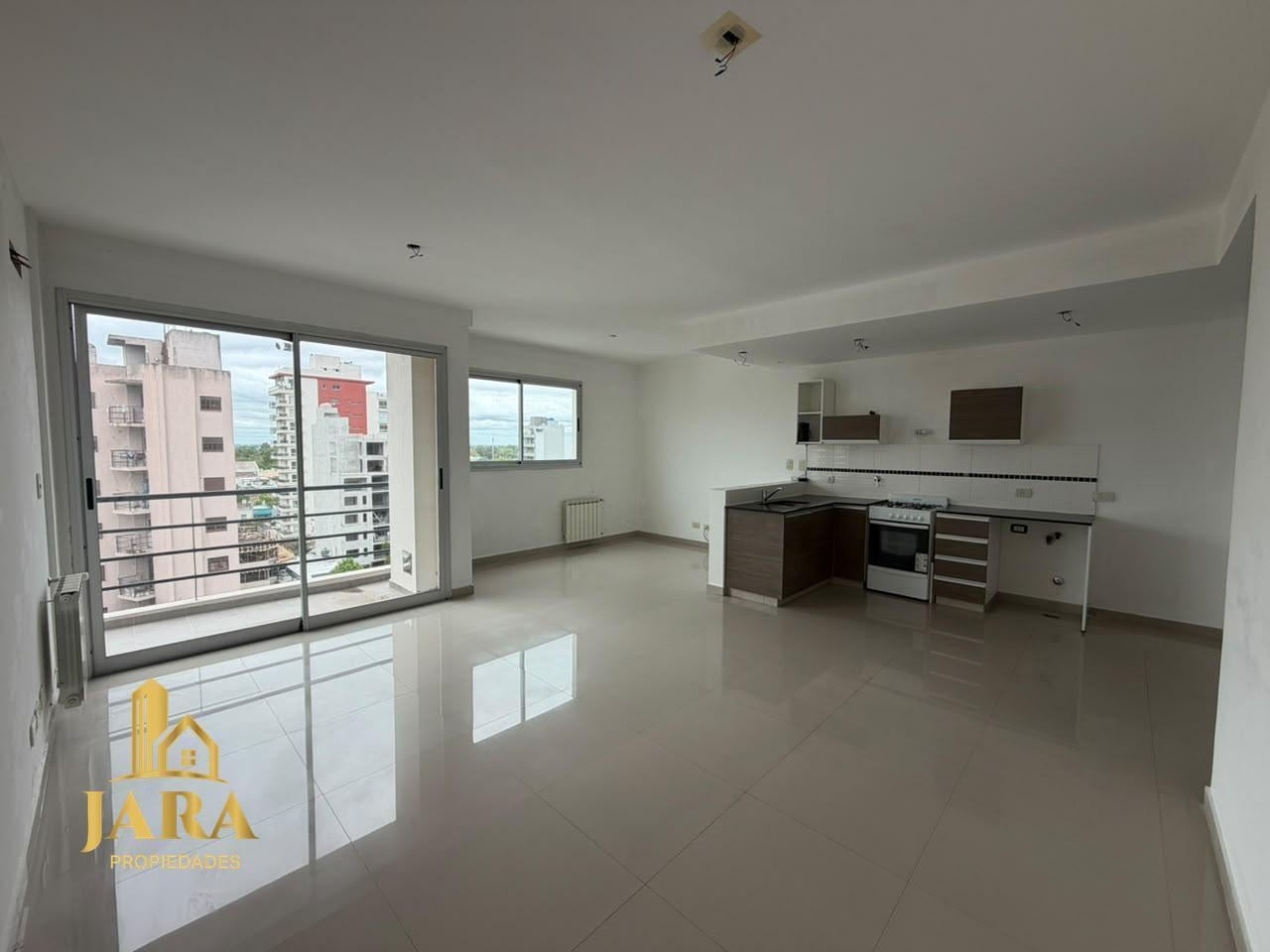Foto de VENTA DEPTO 2 AMBIENITES EN QUILMES CENTRO CON COCHERA Y BAULERA, imagen 1