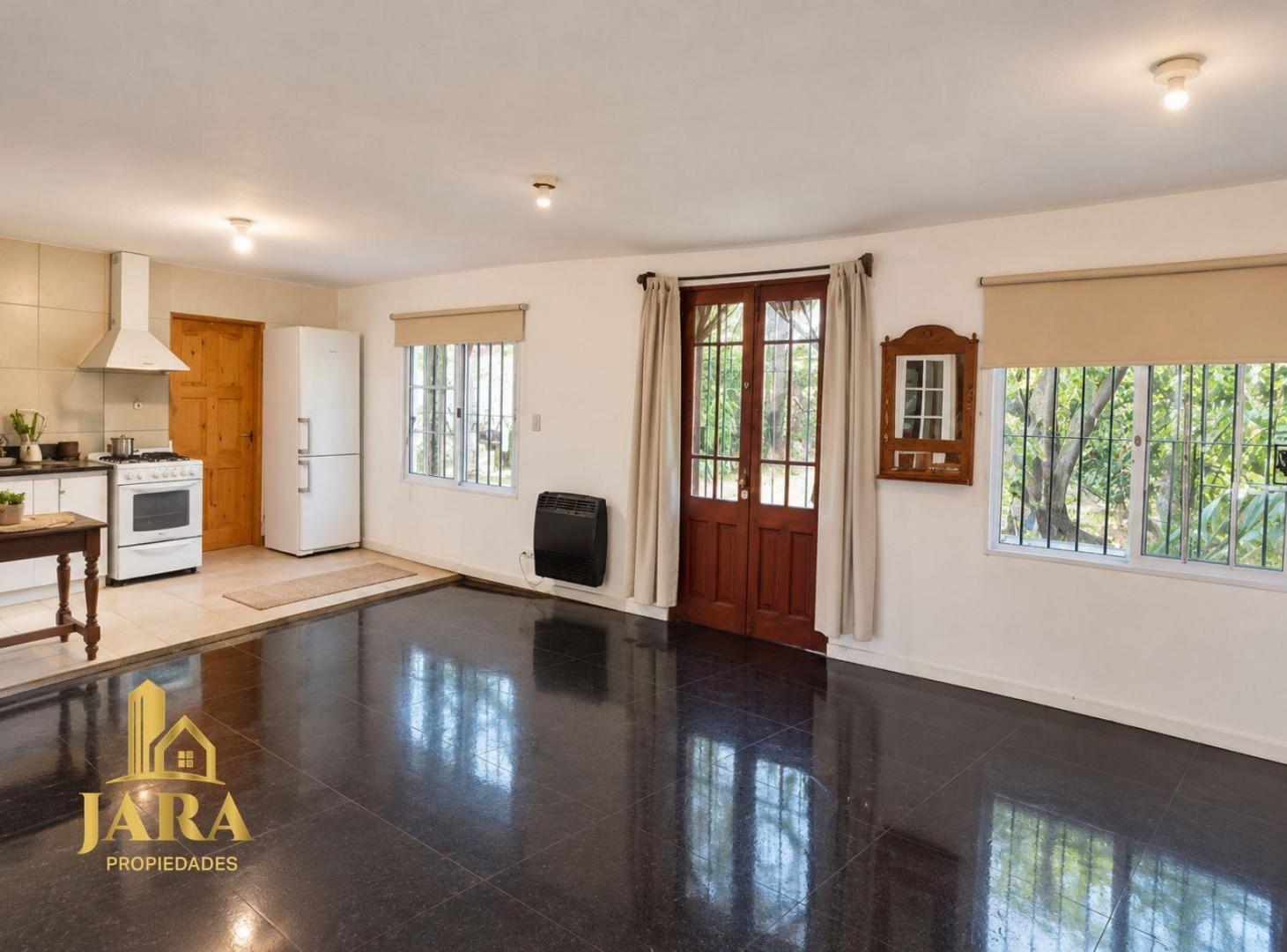 Foto de Venta casa Quilmes 4 dormitorios y gran lote apto crédito, imagen 2