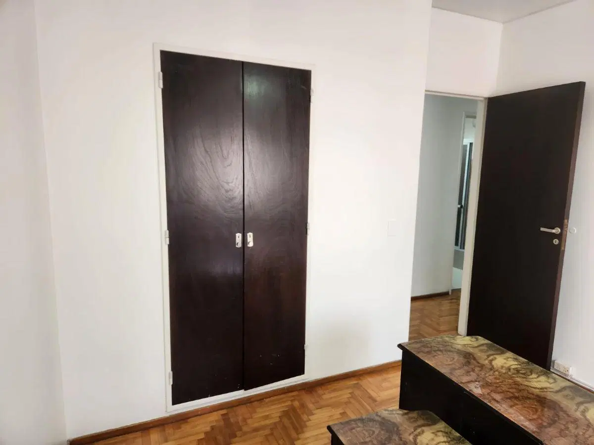 DEPARTAMENTO DE CATEGORÍA CON COCHERA Y BAULERA EN CENTRO 5