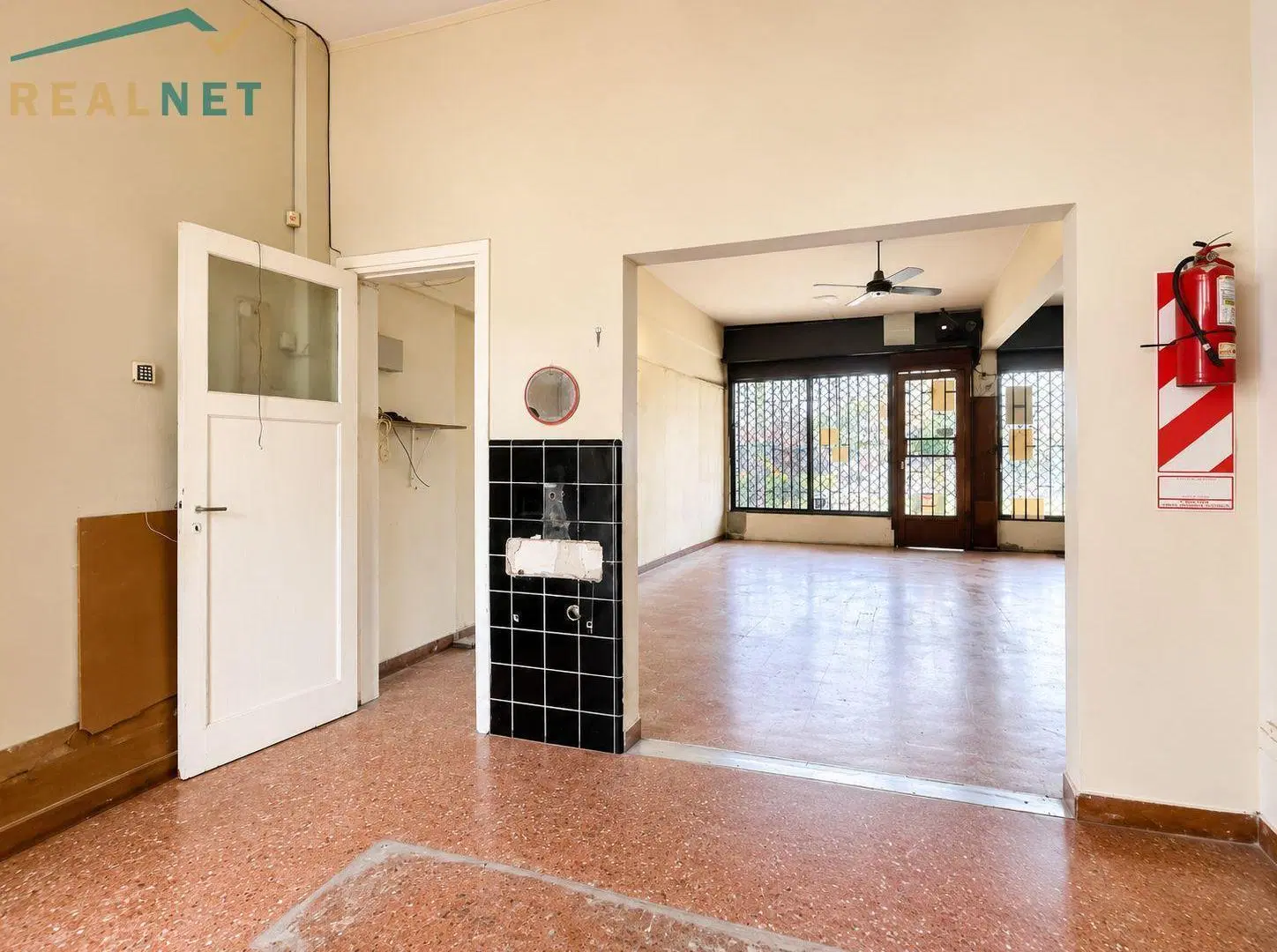 LOCAL COMERCIAL EN VENTA.EXCELENTE UBICACION EN CIUDAD EVITA 2