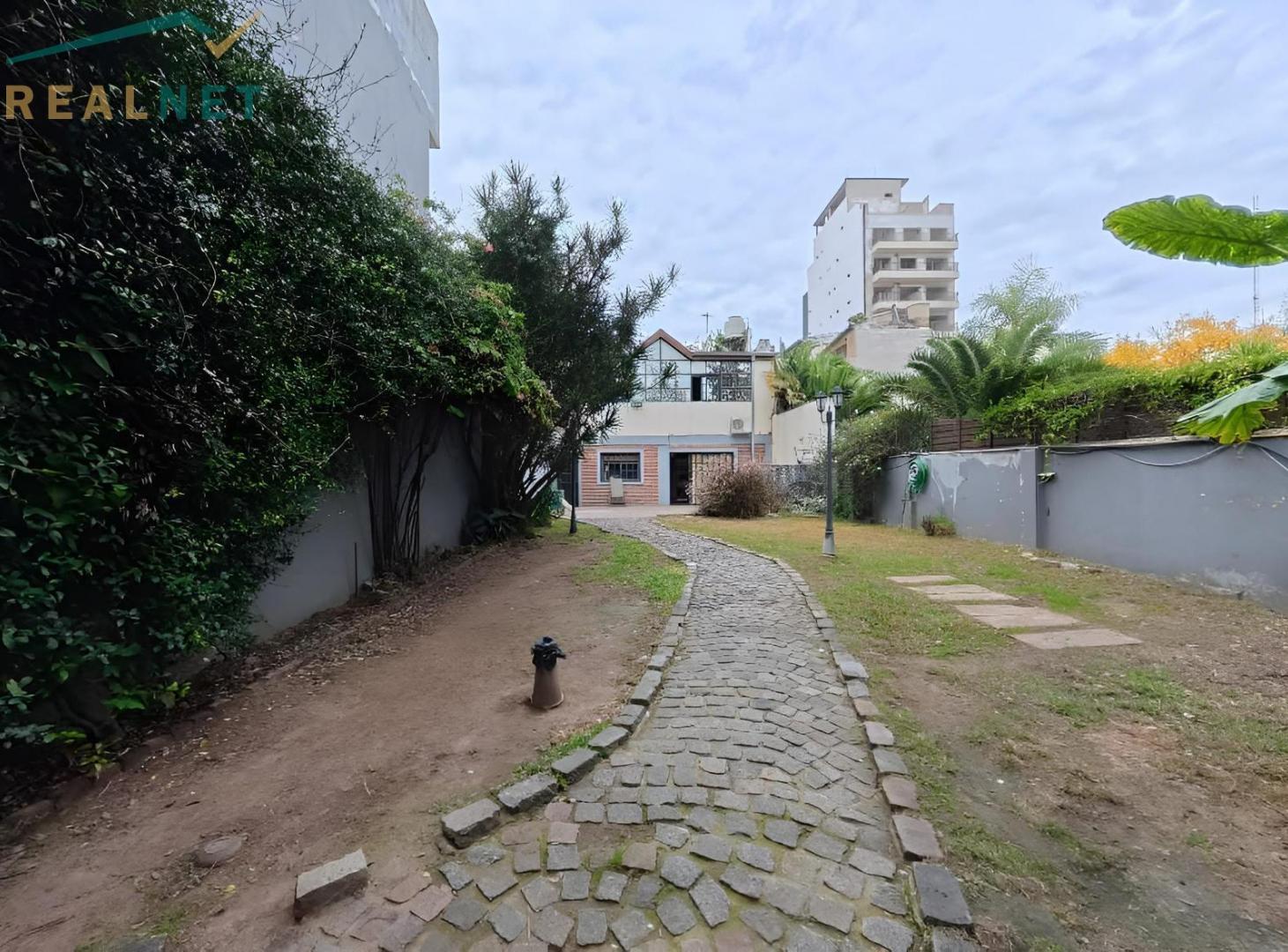 2 CASAS DE 4 AMBIENTES EN AGRONOMIA JARDIN Y QUINCHO