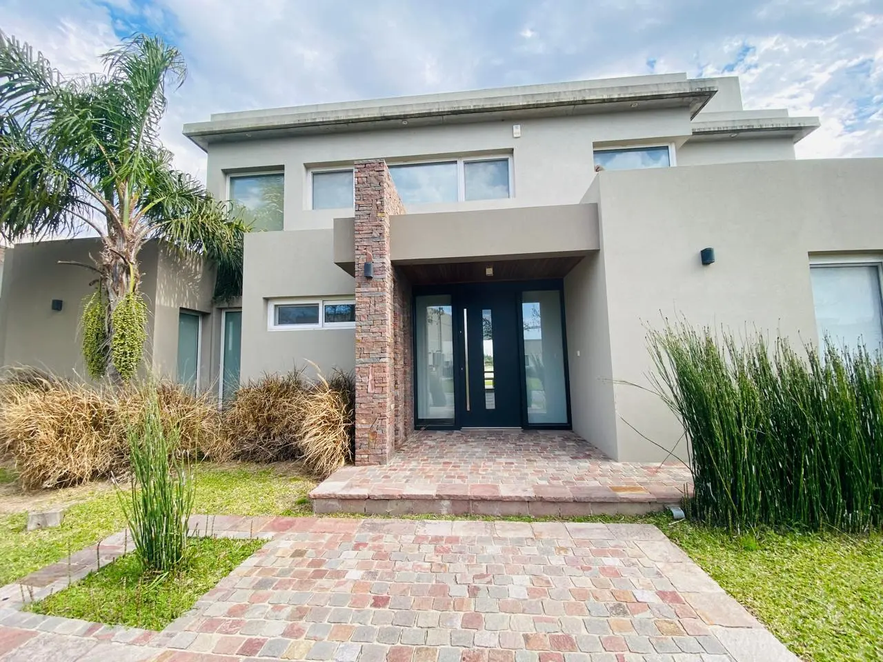 Casa de 4 dormitorios y 5 baños | en Venta | con Pileta a la Laguna 3