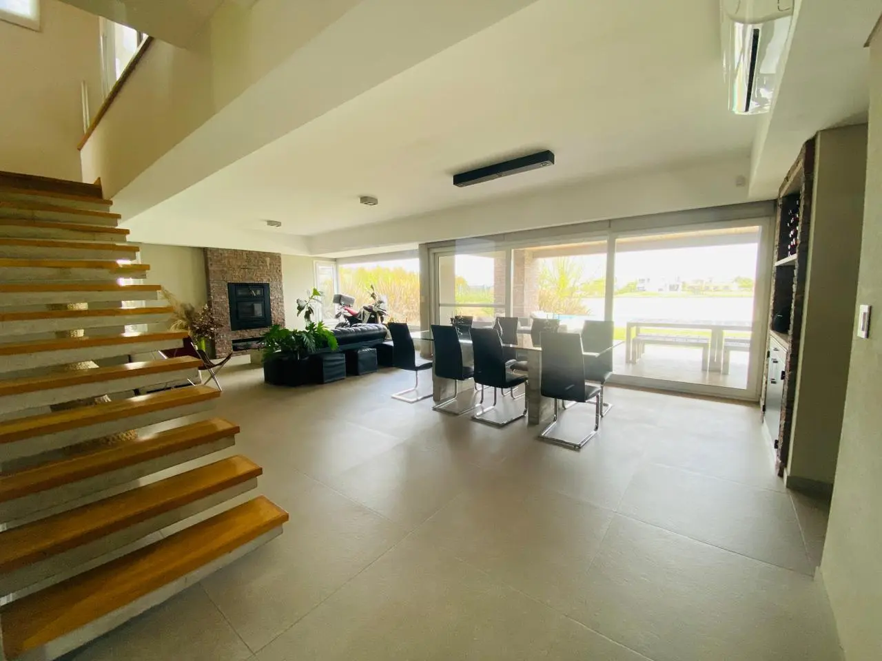 Casa de 4 dormitorios y 5 baños | en Venta | con Pileta a la Laguna 4