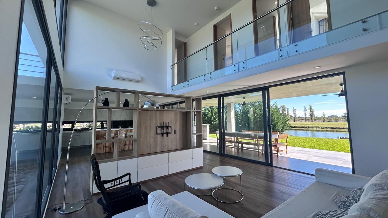 Casa en Chacras de la Reserva