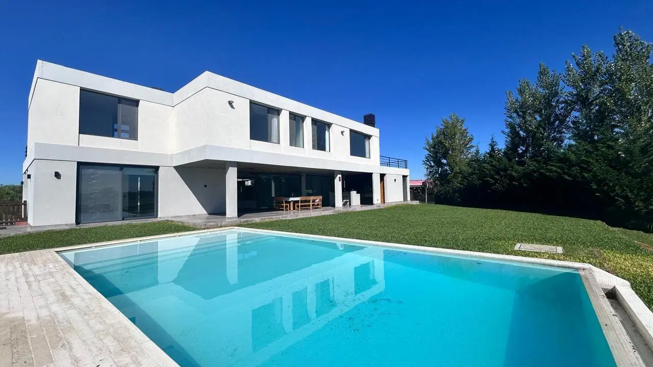 Casa en Chacras de la Reserva 4