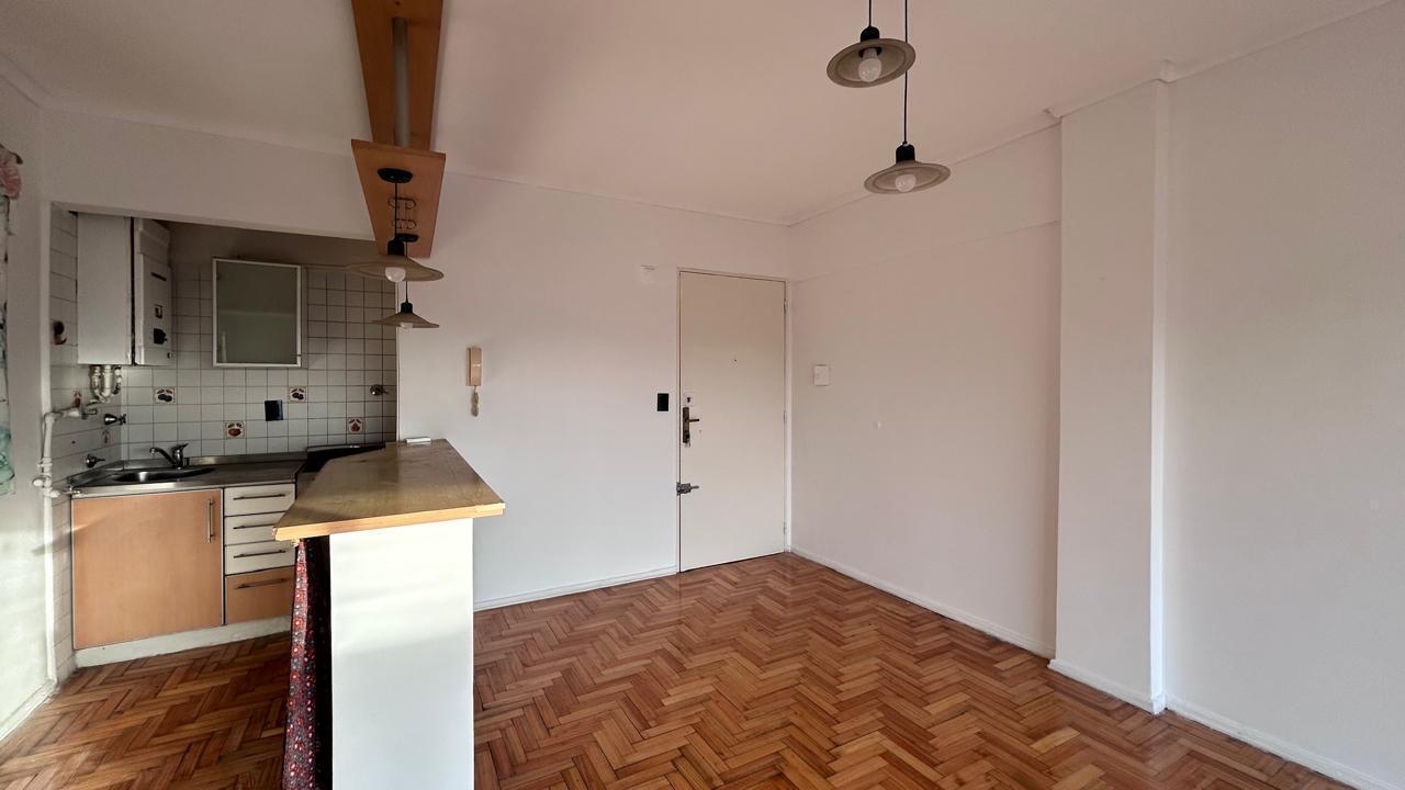 Foto de Departamento 2 ambientes | en venta | Flores | Muy luminoso con balcón, imagen 1