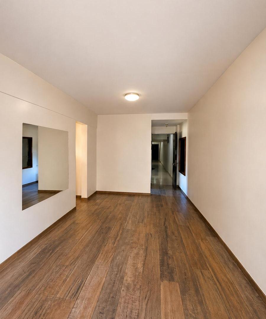 Foto de Departamento 3 ambientes | Belgrano C | Contrafrente con balcón, imagen 2