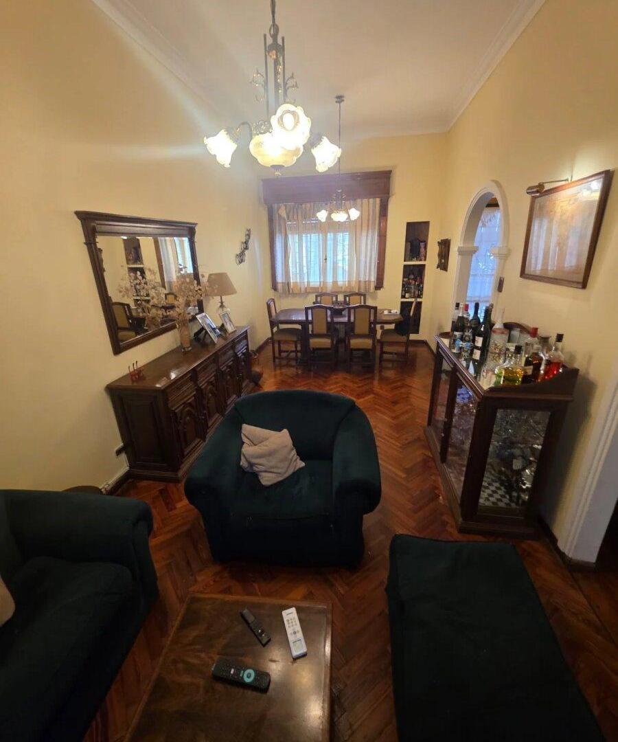 Foto de Casa 5 ambientes con garage y terraza en Flores, imagen 4