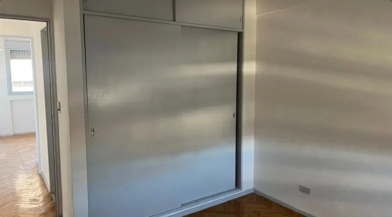 Foto de Departamento 3 ambientes al frente con balcón en Parque Chacabuco, imagen 2