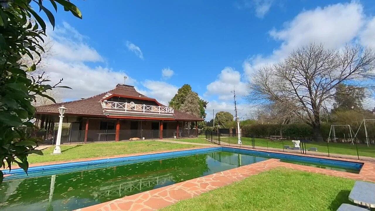 Foto de Casa quinta de 7 ambientes con pileta y quincho en Tortuguitas, imagen 2