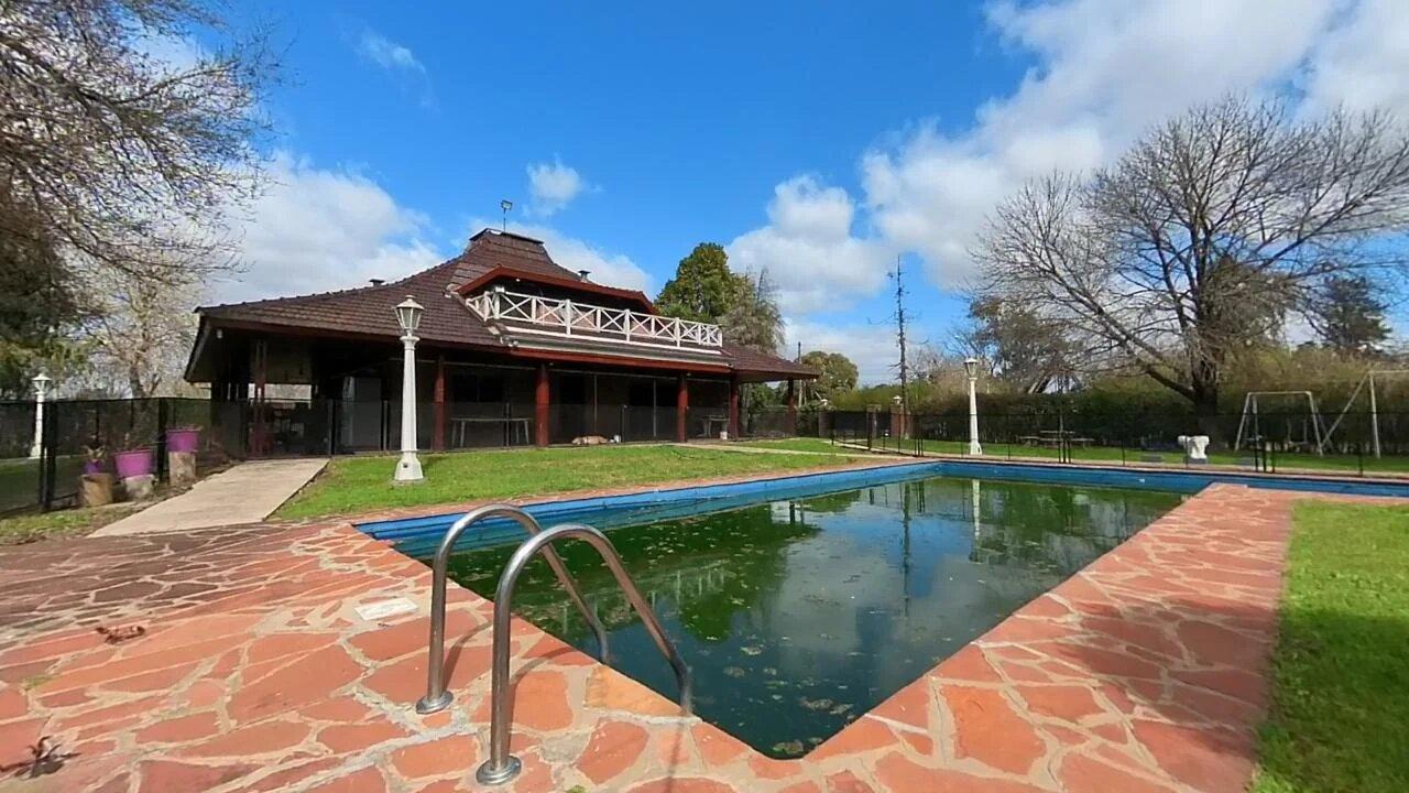 Foto de Casa quinta de 7 ambientes con pileta y quincho en Tortuguitas, imagen 1