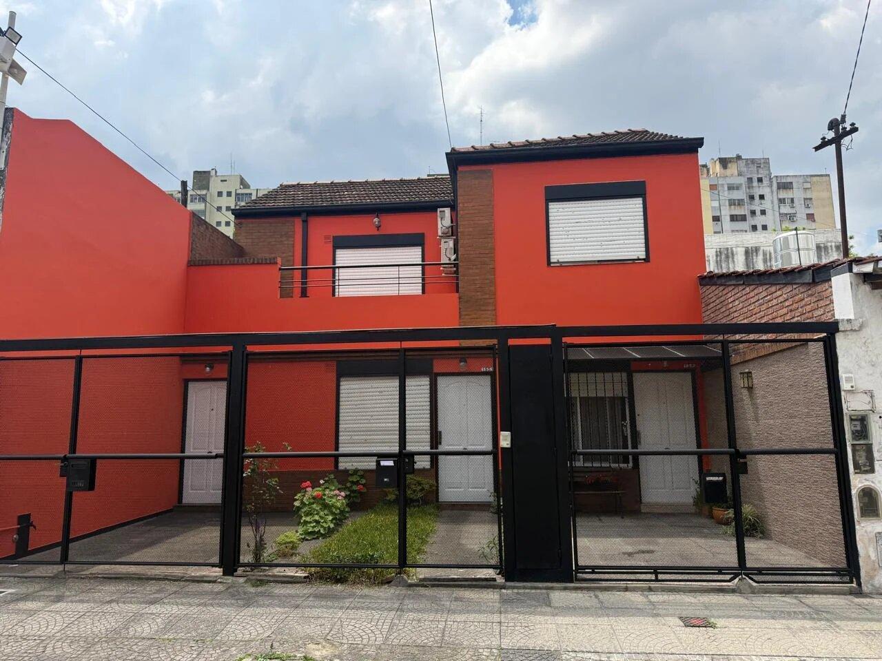 Foto de PH 2 AMBIENTES CON AMPLIA ENTRADA/GARAGE LAVADERO PATIO BAÑO CONPLETO, imagen 1