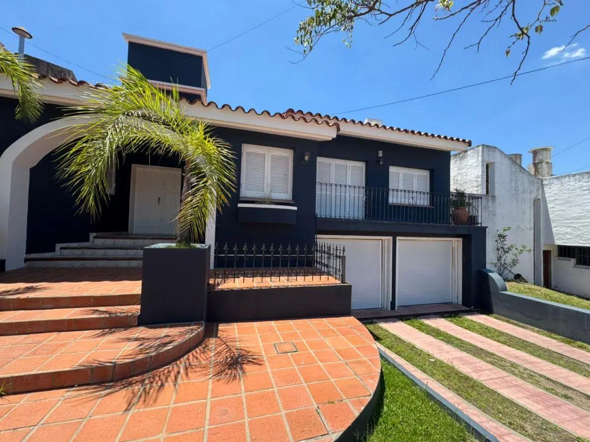 ALQUILO hermosa casa ubicada en PARQUE CHACABUCO impecable ubicacion privilegiada 3