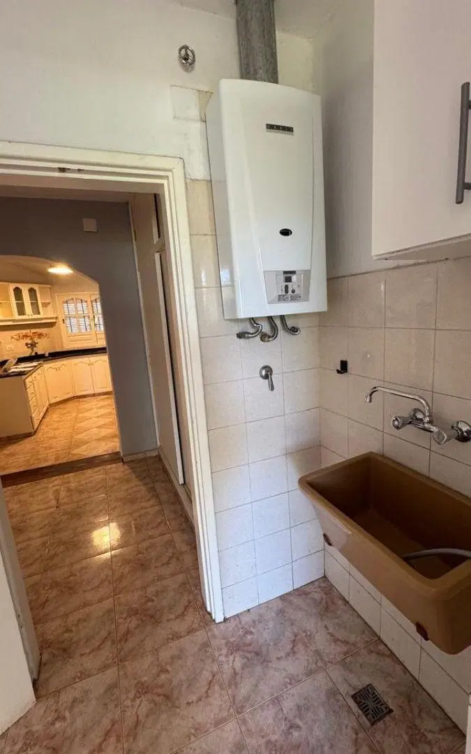 ALQUILO hermosa casa ubicada en PARQUE CHACABUCO impecable ubicacion privilegiada 2