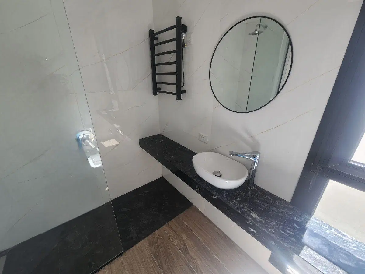 CASA DE PASILLO - DOS DORMITORIOS – VESTIDOR – PATIO CON PARRILLERO 5