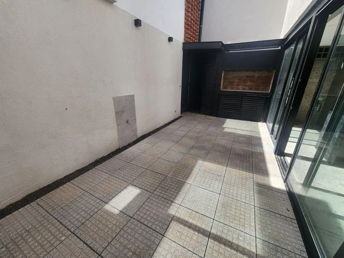 CASA DE PASILLO - DOS DORMITORIOS – VESTIDOR – PATIO CON PARRILLERO 2