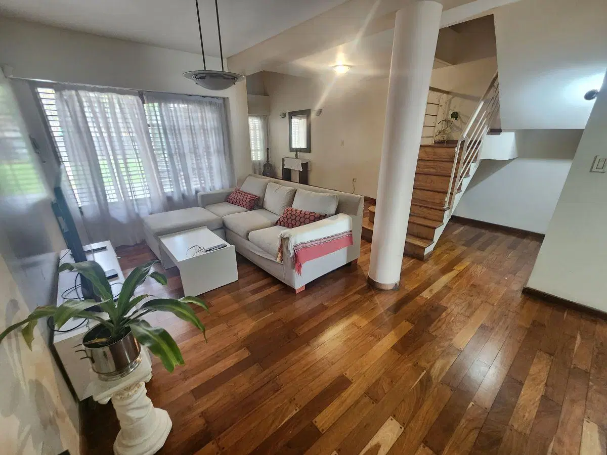 Jardín Al Frente y Fondo de La Casa - Pileta - Galería con Parrillero 4