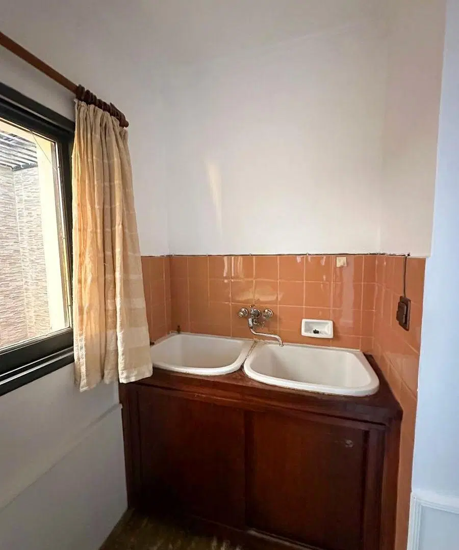 Casa de 3 dormitorios en barrio Las Violetas 4