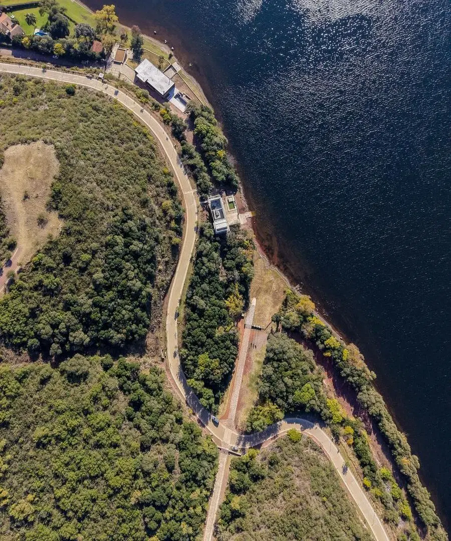 Terreno con bajada al lago en barrio privado Punta Peñon - Villa del Dique 3