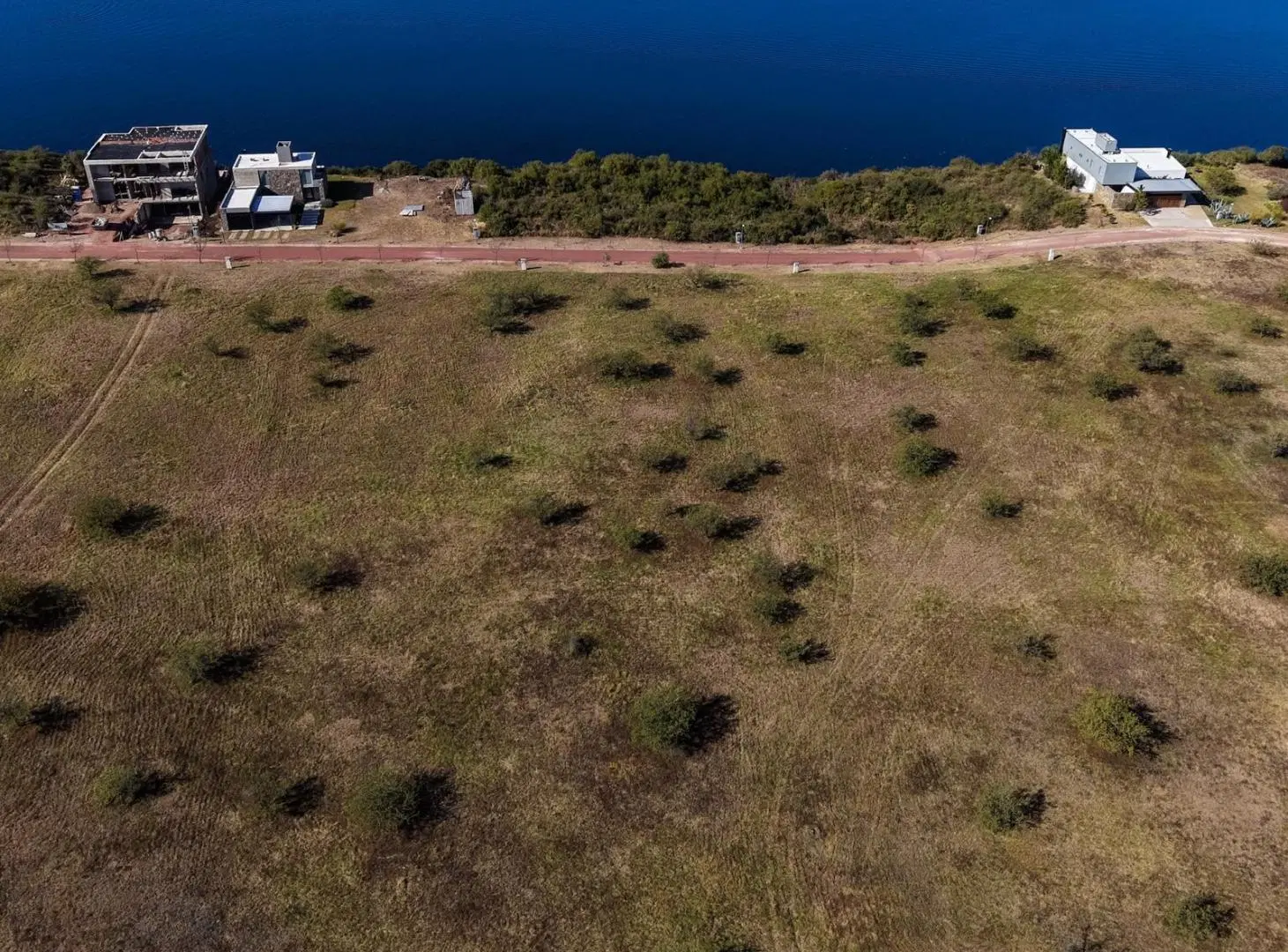 Terreno con vista panorámica al lago en barrio privado Punta Peñon - Villa del Dique 3