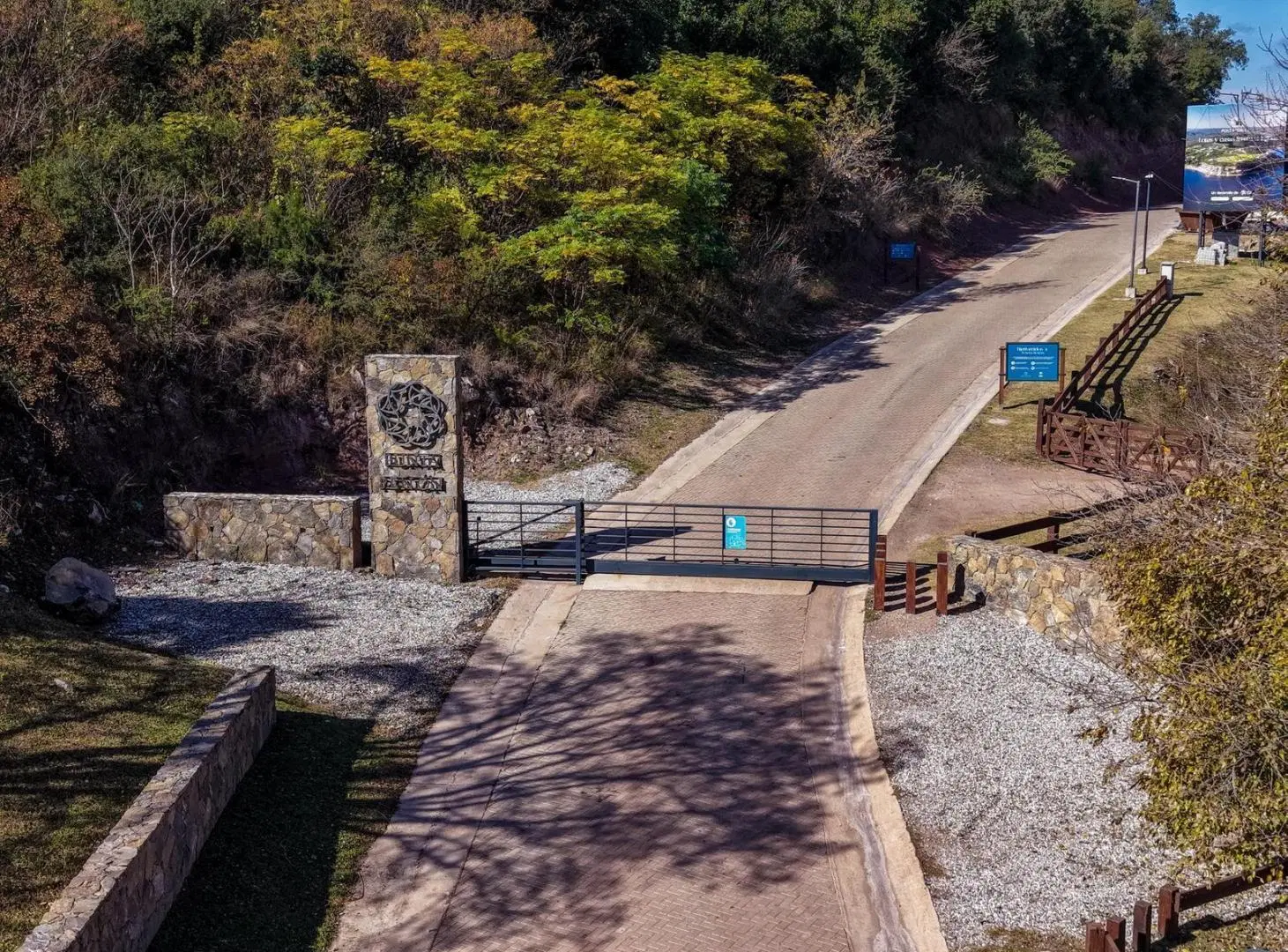 Terreno con vistas directas al lago en barrio privado Punta Peñon - Villa del Dique 2