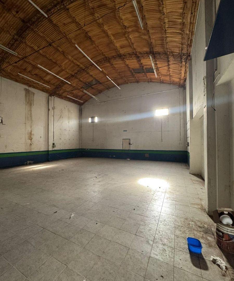 Foto de ALQUILER SALON COMERCIAL SOBRE RUTA 22 CIPOLLETTI 1800M2, imagen 2