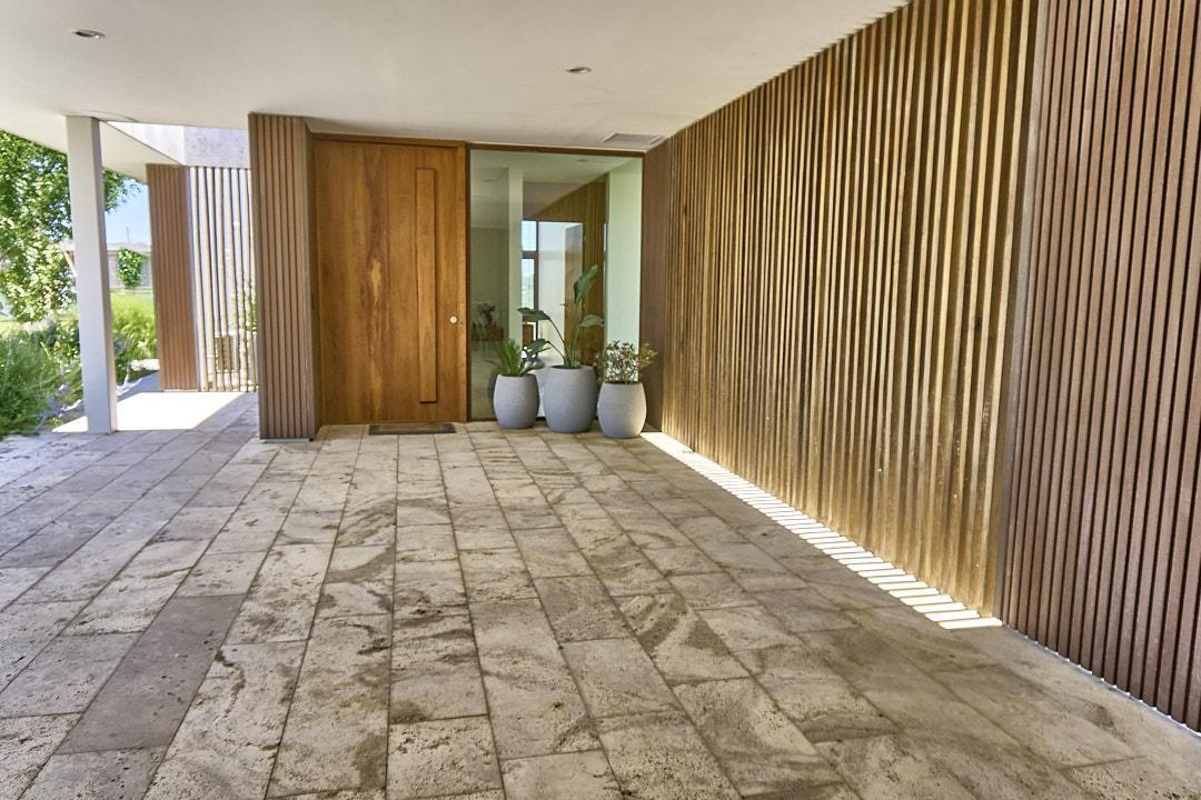 Foto de Casa Minimalista sobre único lote de 2300 m2 sobre el golf, imagen 2