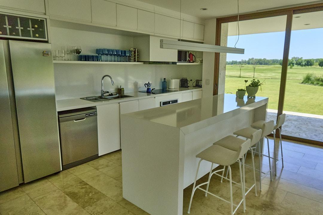 Foto de Casa Minimalista sobre único lote de 2300 m2 sobre el golf, imagen 5