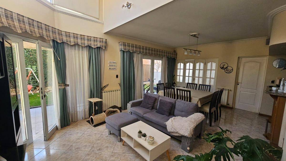 Foto de CASA EN VENTA EN EL BARRIO PALMARES, imagen 2