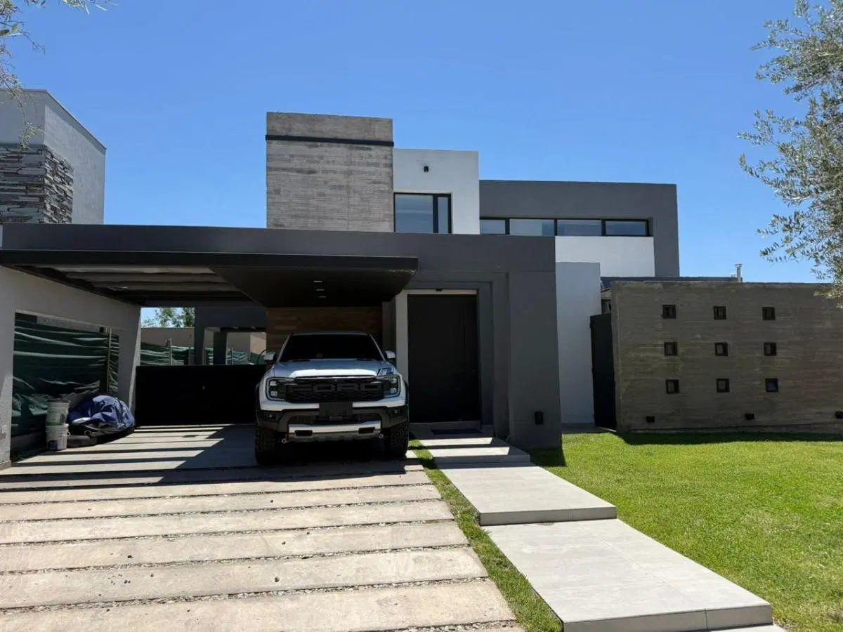 Casa en Venta o Alquiler – Barrio Ciro de Vieytes 2