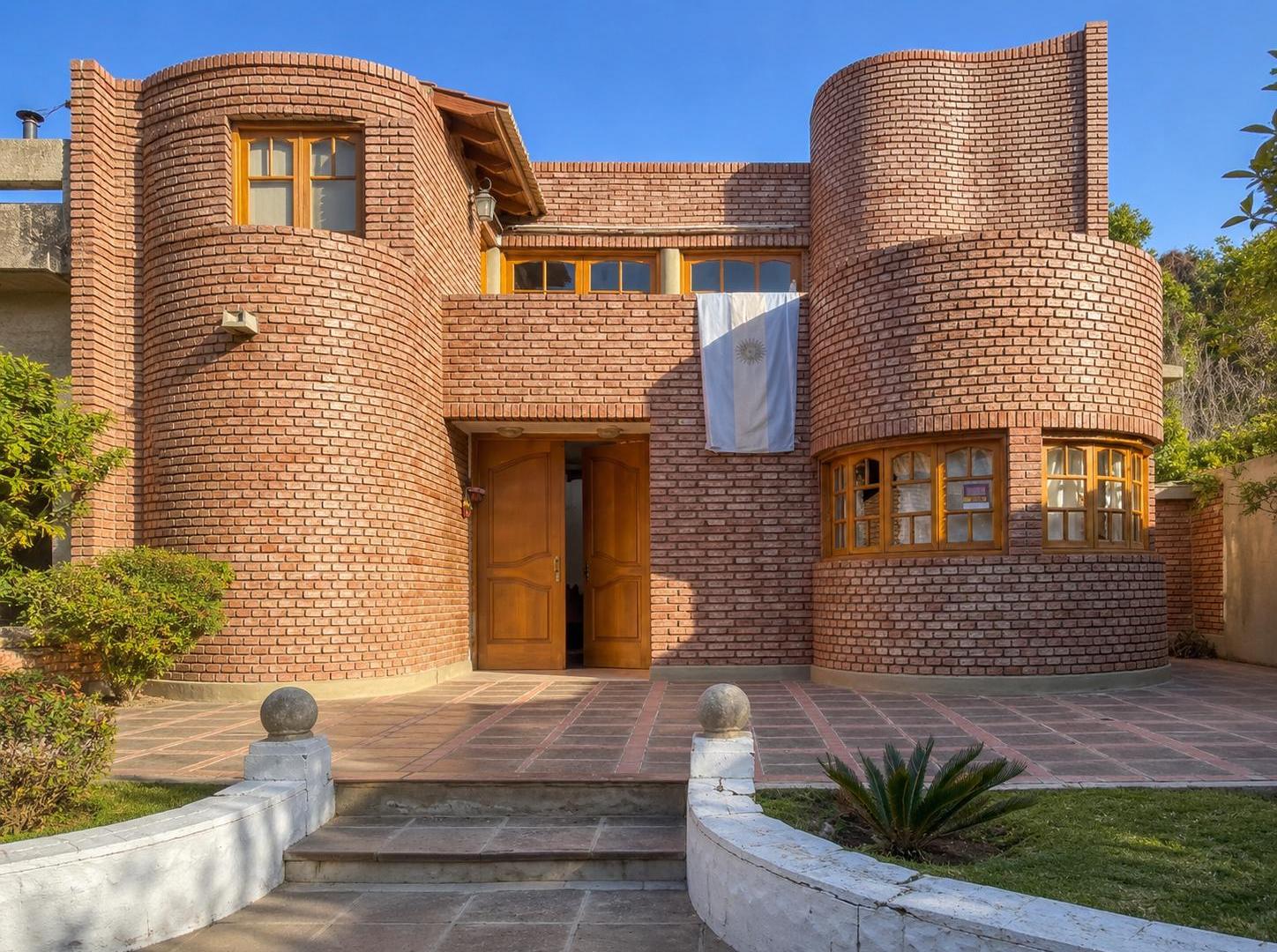 CASA EN VENTA – BARRIO LOS PARRALES, GODOY CRUZ