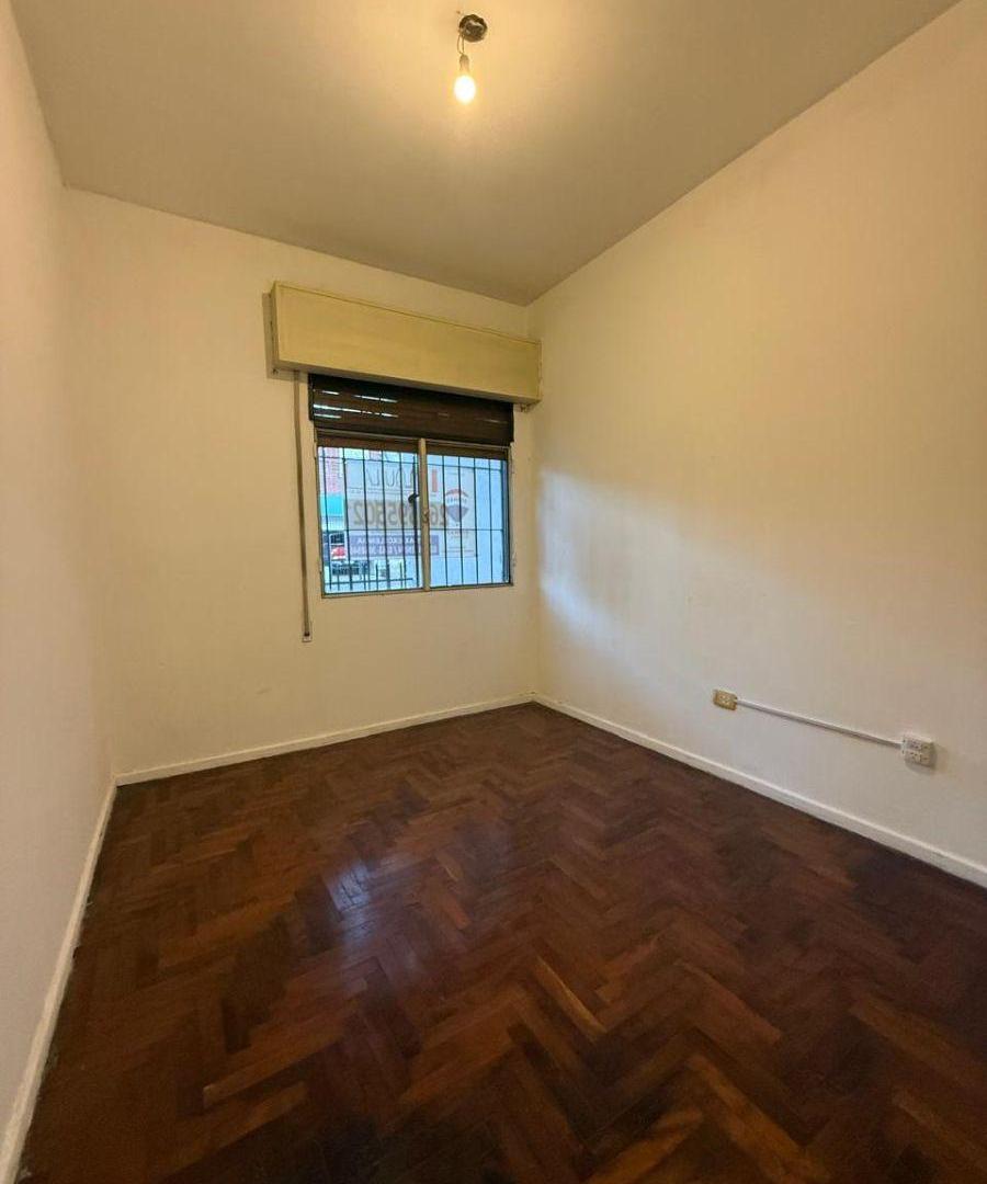 Foto de ALQUILER Departamento ubicado sobre calle Catamarca, próximo a, imagen 4