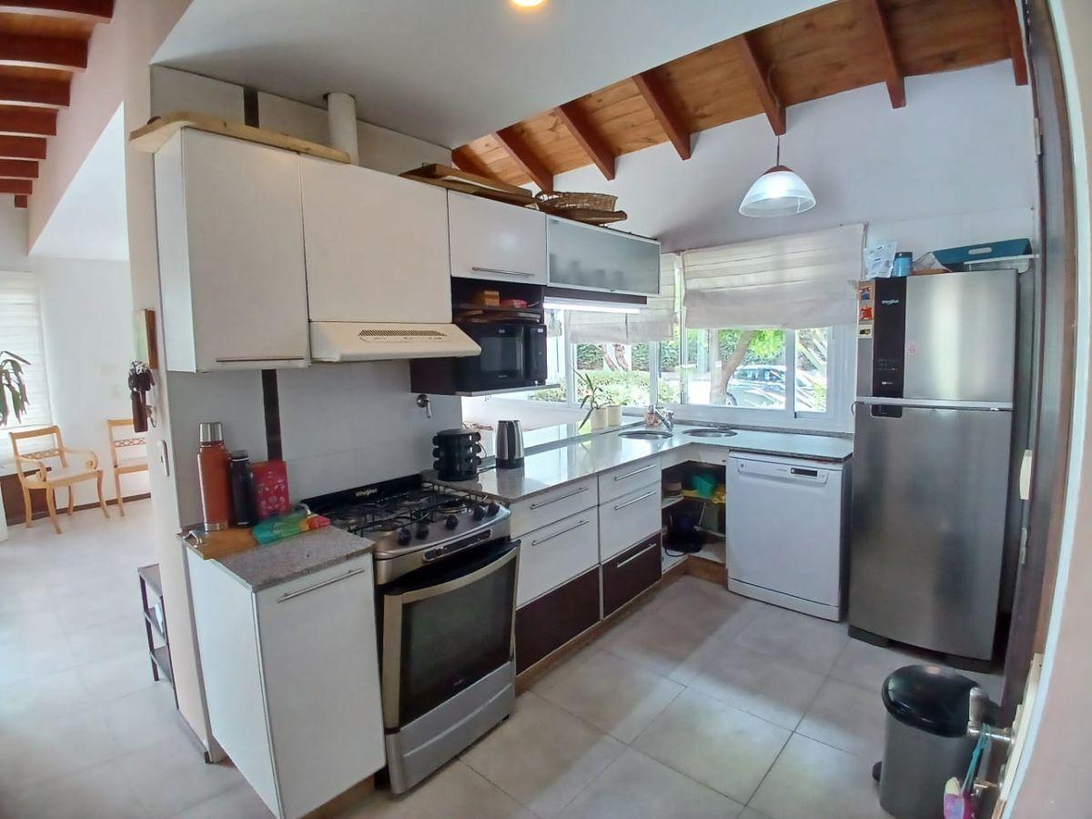 Foto de VENDE HERMOSA CASA EN BARRIO PRIVADO RINCON DE VIAMONTE – CHACRAS DE, imagen 2