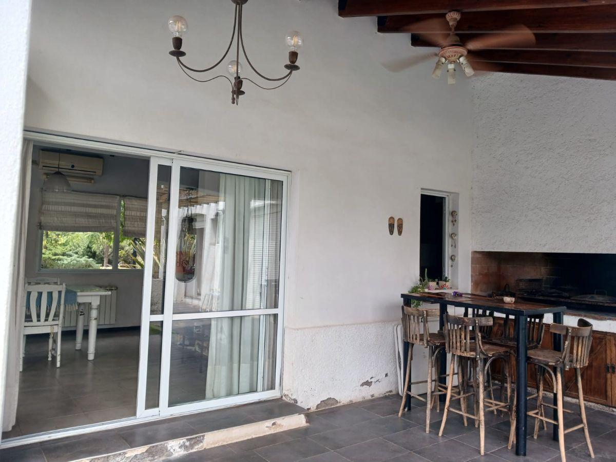 Foto de VENDE HERMOSA CASA EN BARRIO PRIVADO RINCON DE VIAMONTE – CHACRAS DE, imagen 3