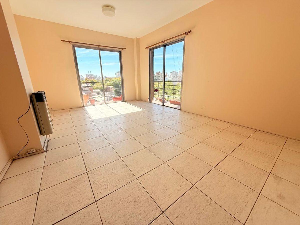 Foto de VENDE departamento con hermosa vista en calle Colon, Ciudad de Mendoza., imagen 1