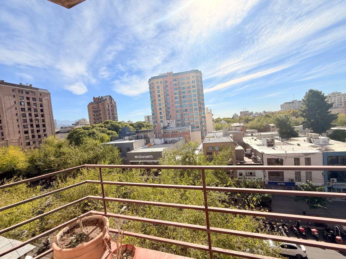 Foto de VENDE departamento con hermosa vista en calle Colon, Ciudad de Mendoza., imagen 4