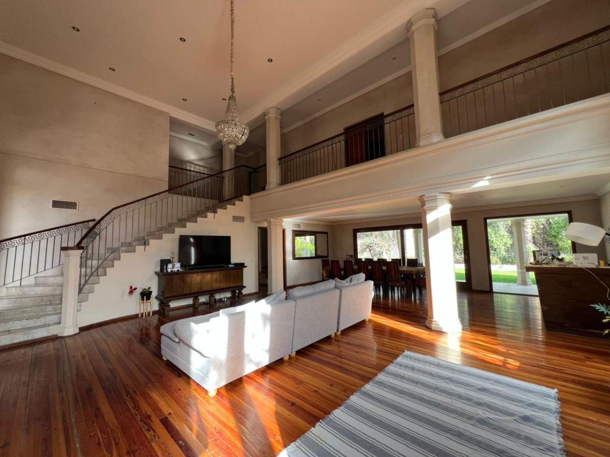 Foto de Territorio Mendoza vende Casa residencial ubicada en el exclusivo, imagen 2