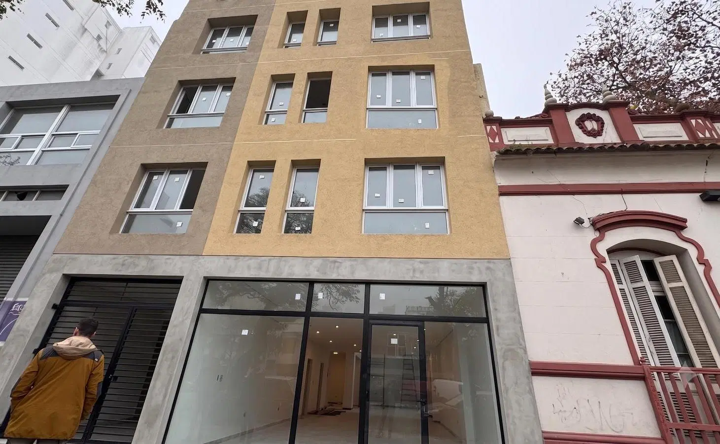 Aquiler Edificio  con Local comercial y oficinas 3
