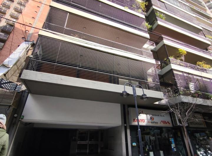 Departamento 3 ambientes con dependencia de servicio 3