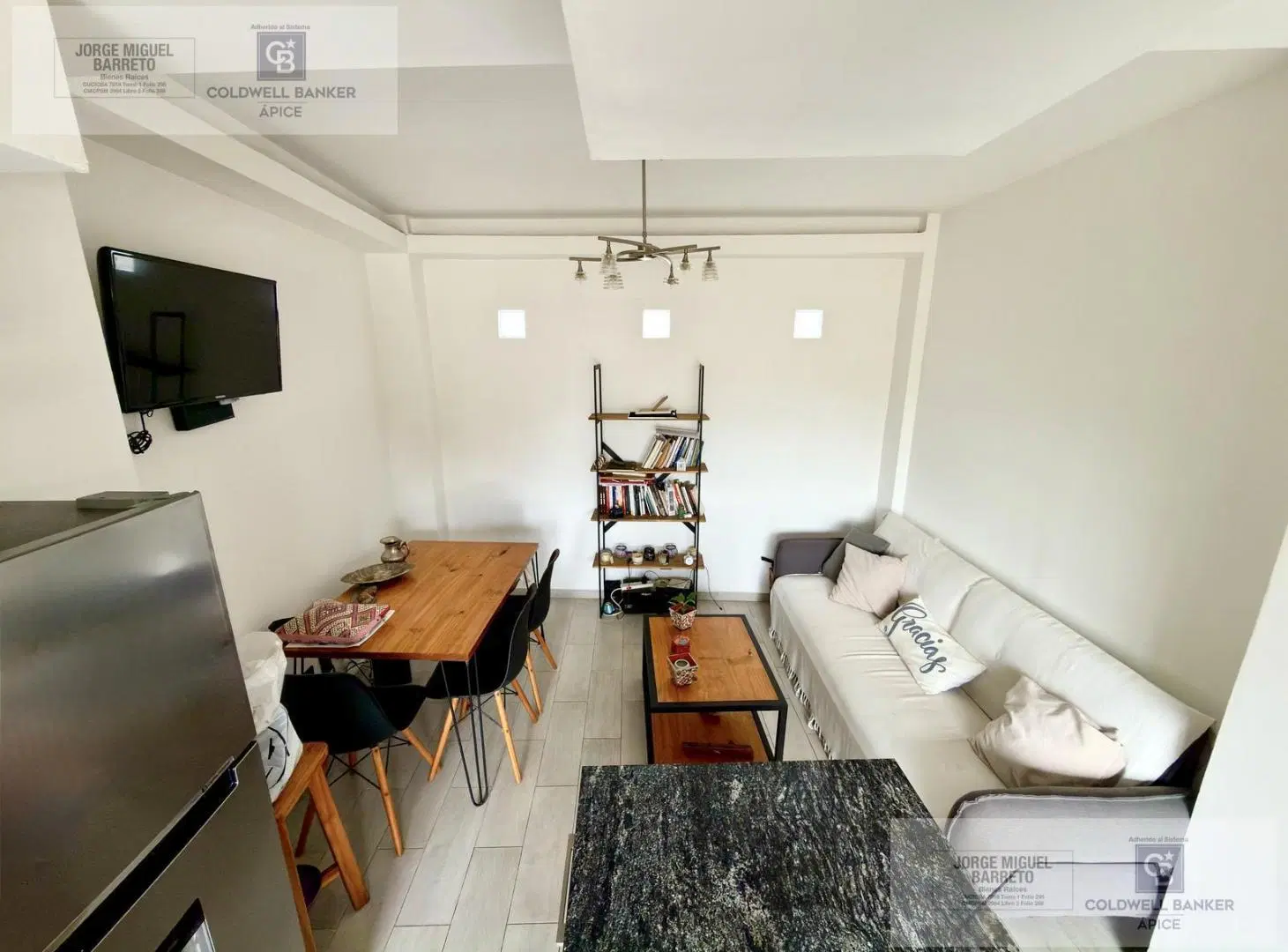 Departamento en Villa Devoto de dos ambientes con cochera y balcon. 4