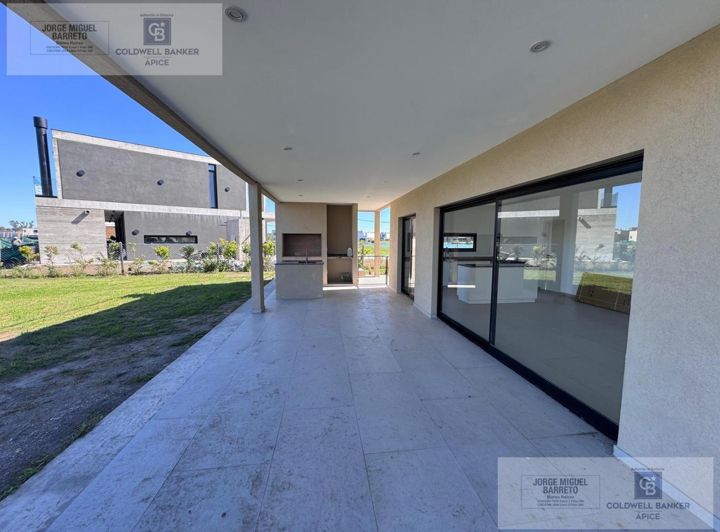 Foto de CASA MODERNA A LA LAGUNA EN EL BARRIO EL ENSUEÑO, imagen 4